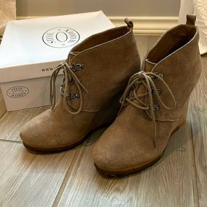 Steve Madden taupe suede ankle boots